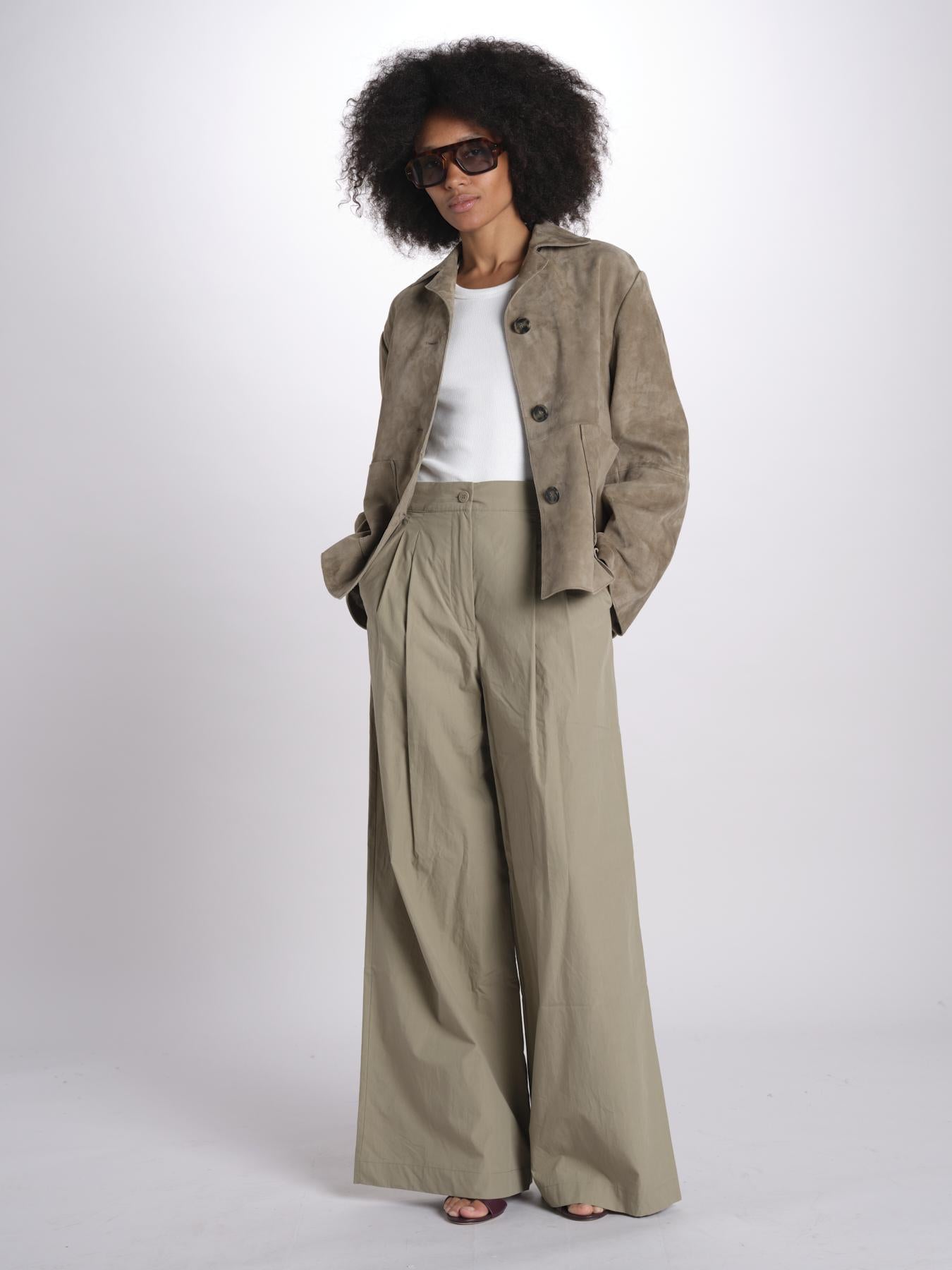 giacca crop in pelle scamosciata PALCHI 2615441021670 002 weekend maxmara 