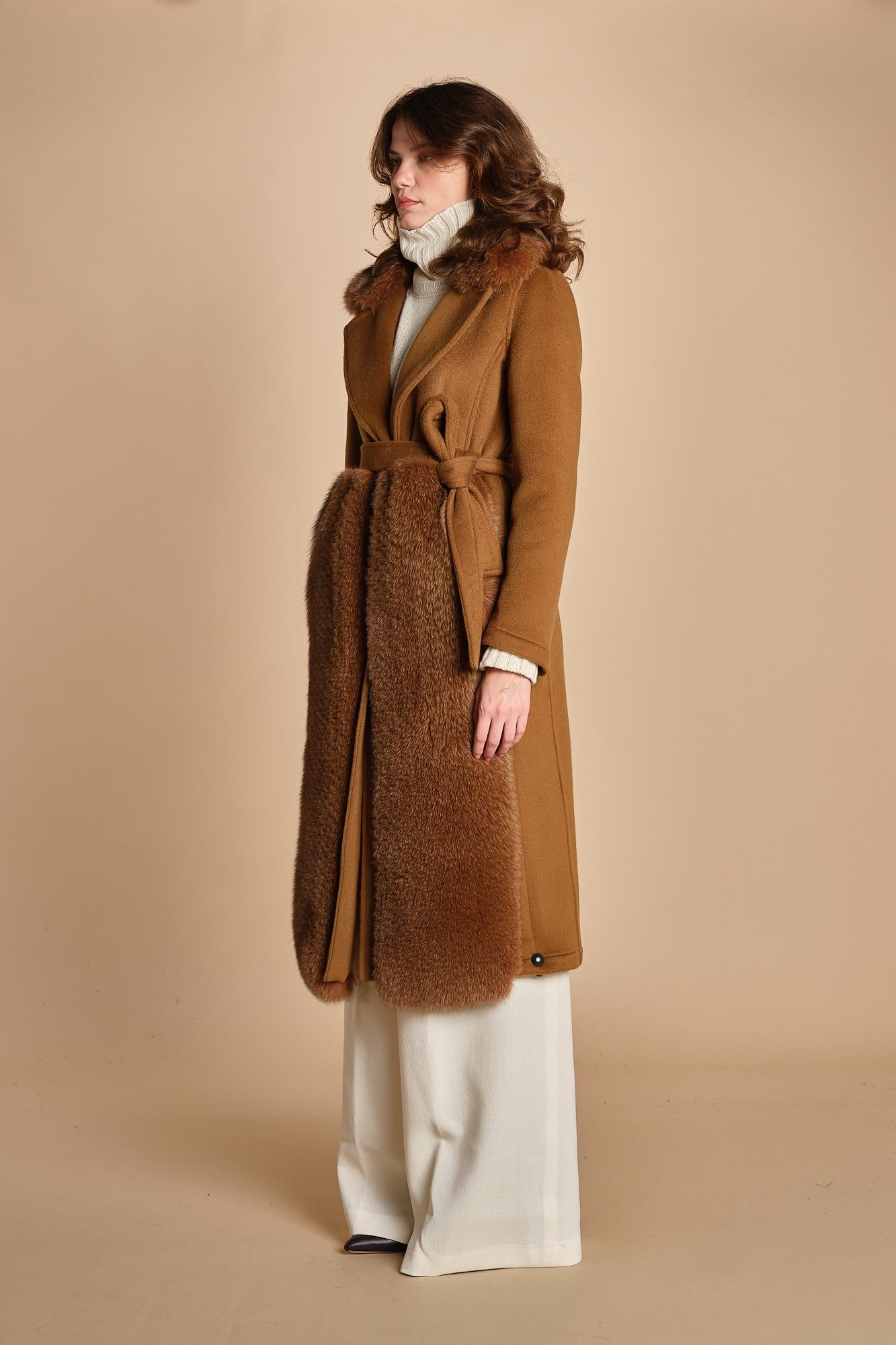 24008 cappotto in panno di lana e volpe con cintura in vita 24008400 TERRA milaura 