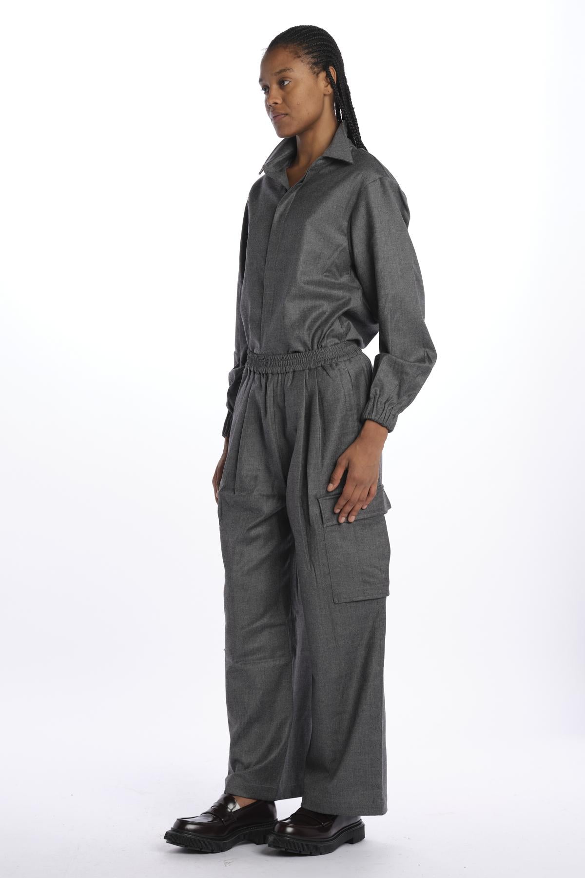  243260230 GRAY30 vis a vis 