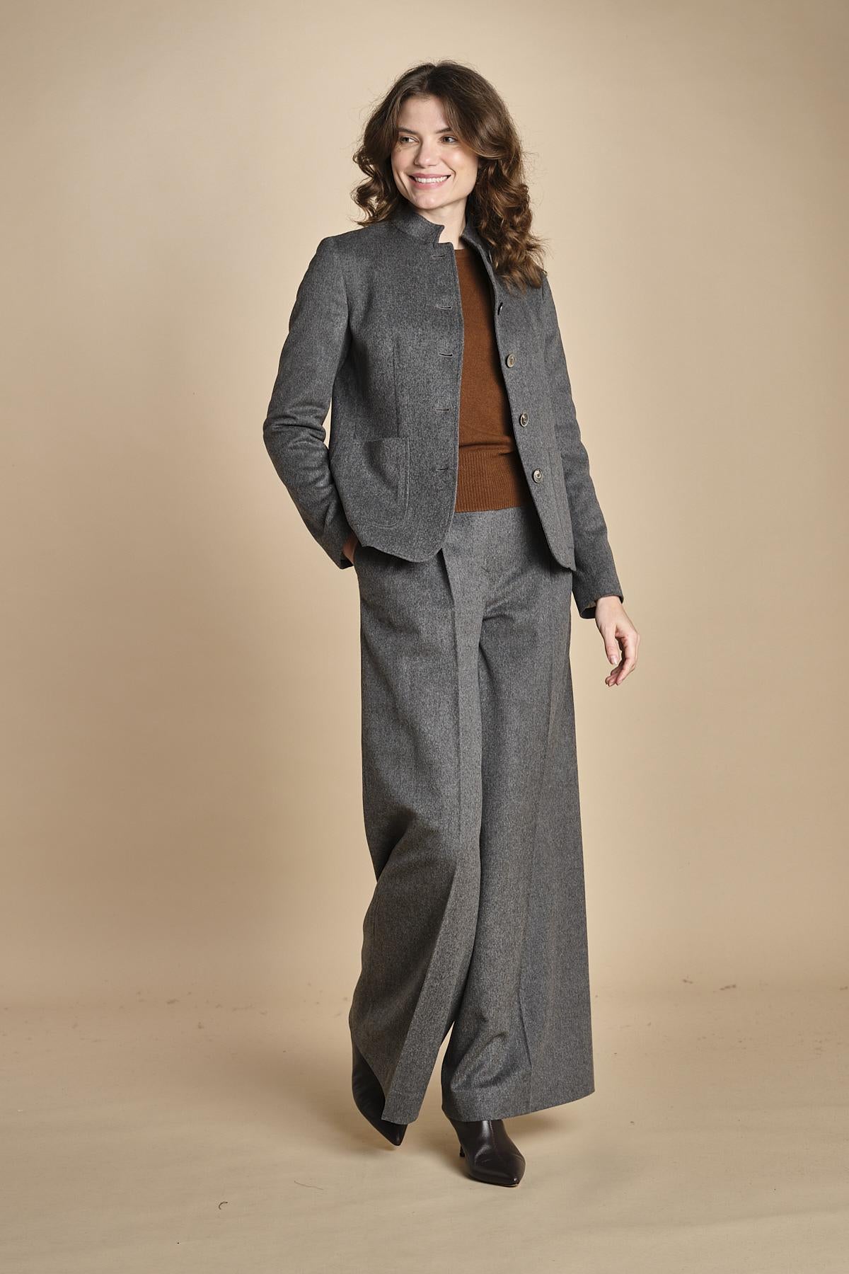 pantalone con pinces in vigogna e stasca sul retro MONIQUE 689923 50 quelledue 