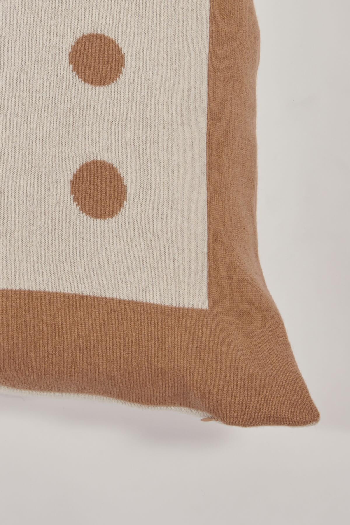 Cuscino Pois 60x60 C2100414A CAMMELLOAVORIO milaura 
