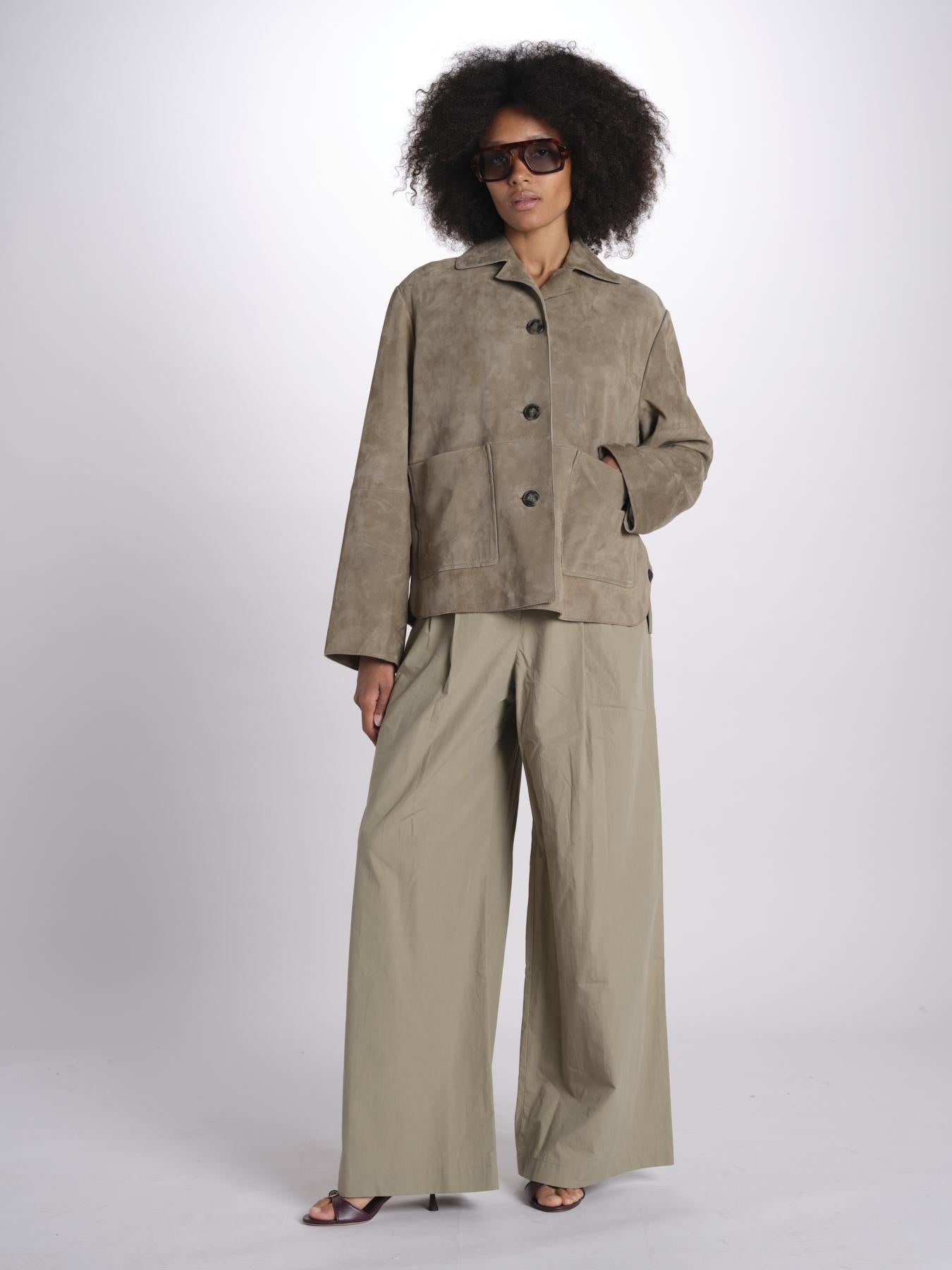 giacca crop in pelle scamosciata PALCHI 2615441021670 002 weekend maxmara 