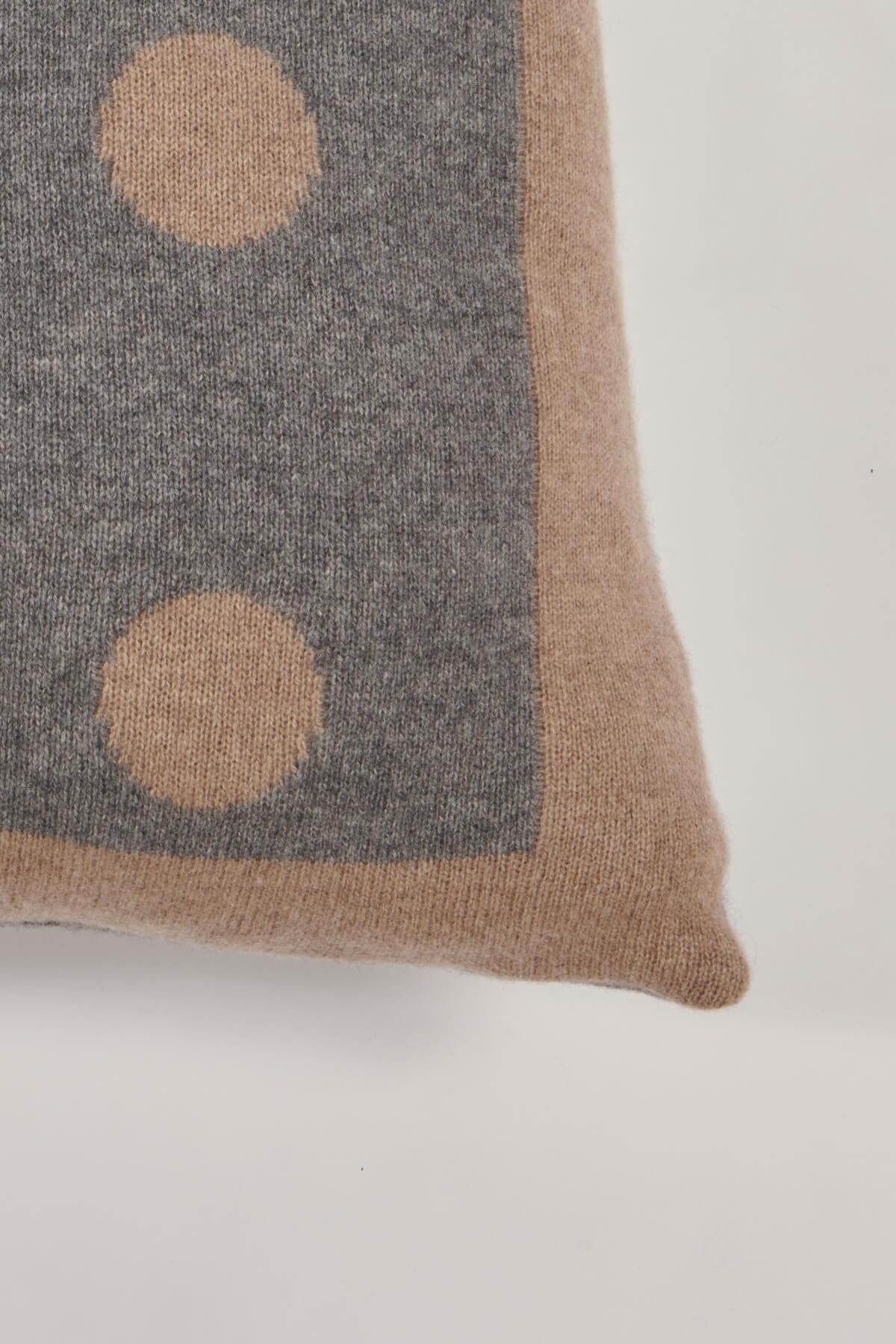 Cuscino Pois 60x60 C2100414A GRIGIOCUMINO milaura 