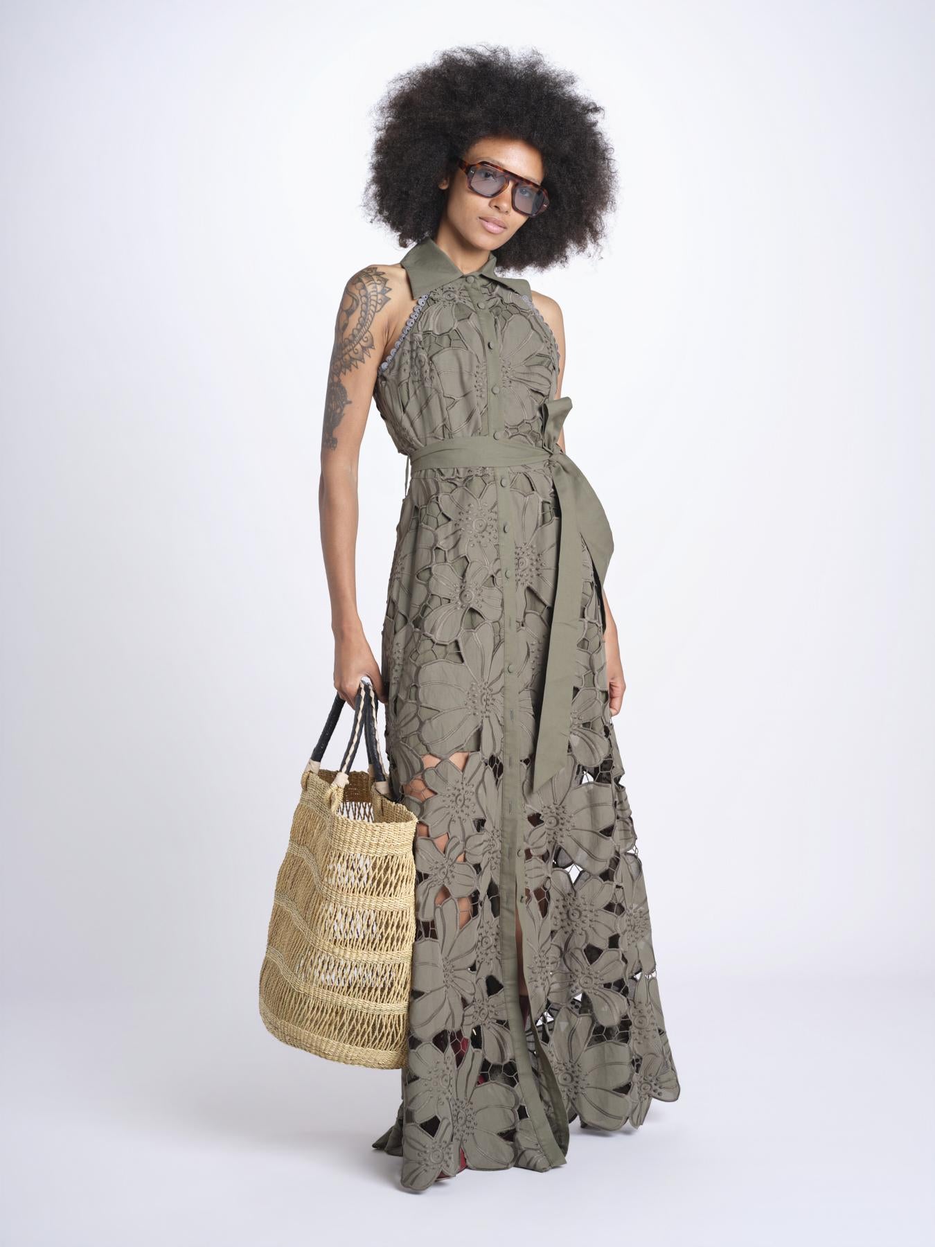 chemisiere lungo con fiori intarsiati IRIS M8611 PESTO lace the label 