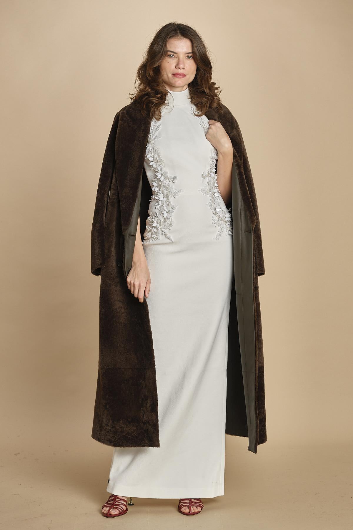 abito lungo collo alto con ricamo fiori. RVBR-1198 IVORY rebecca vallance 
