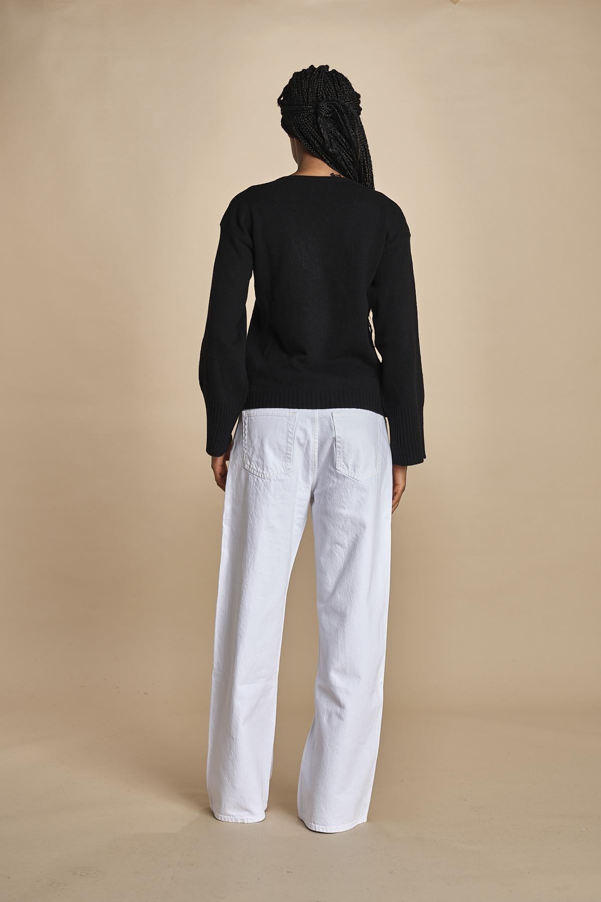 maglia con scollo a v e manica a campana by milaura. D2500894 872 NERO milaura 