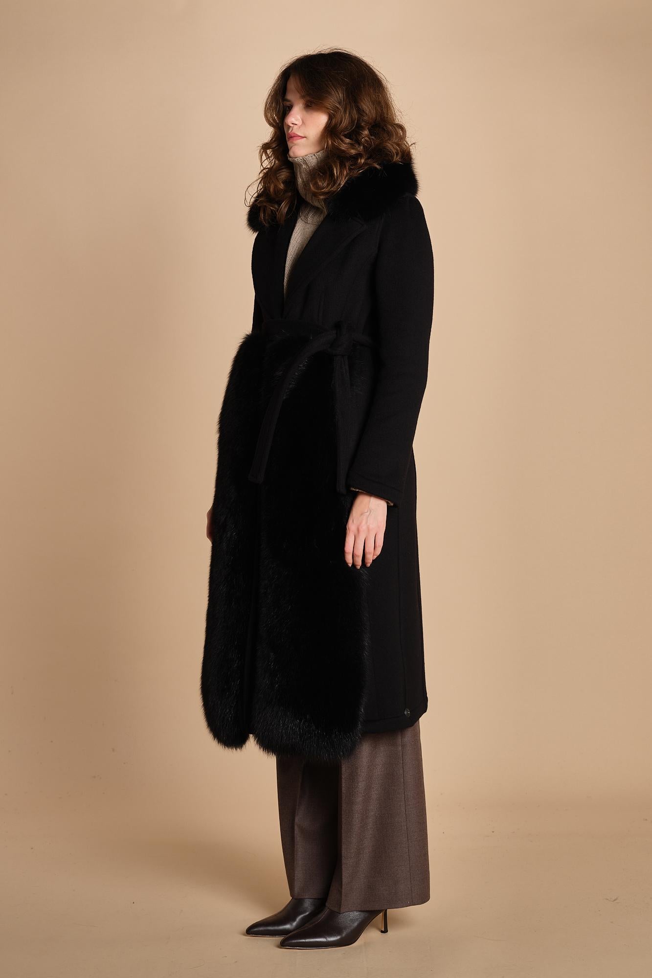 24008 cappotto in panno di lana e volpe con cintura in vita 24008400 NERO milaura 