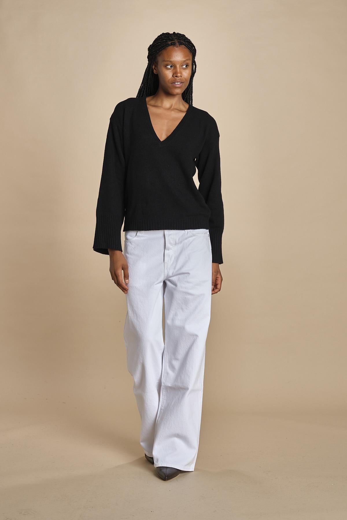 maglia con scollo a v e manica a campana by milaura. D2500894 872 NERO milaura 