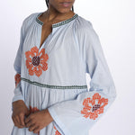 TALI FLOWER abito con fiori ricamati multicolor by milaura. BE24932DRESS LT BLUE benaras soleil 