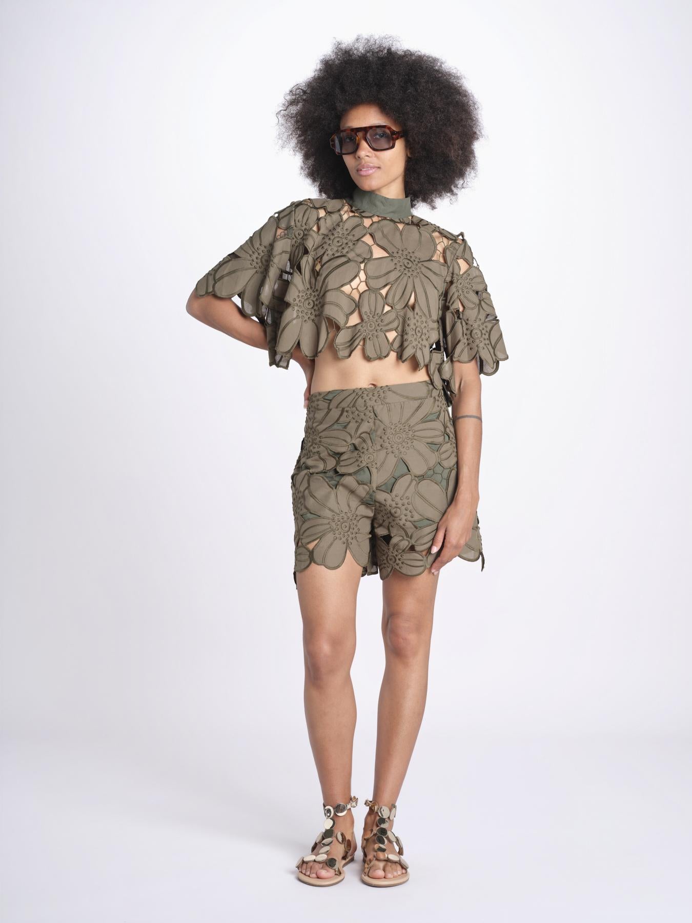 short con fiori intarsiati ZOE M4370 PESTO lace the label 