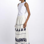 PAISLEY gonna con fiori applicati  by milaura. BE24974 NATURAL NAVY benaras soleil 