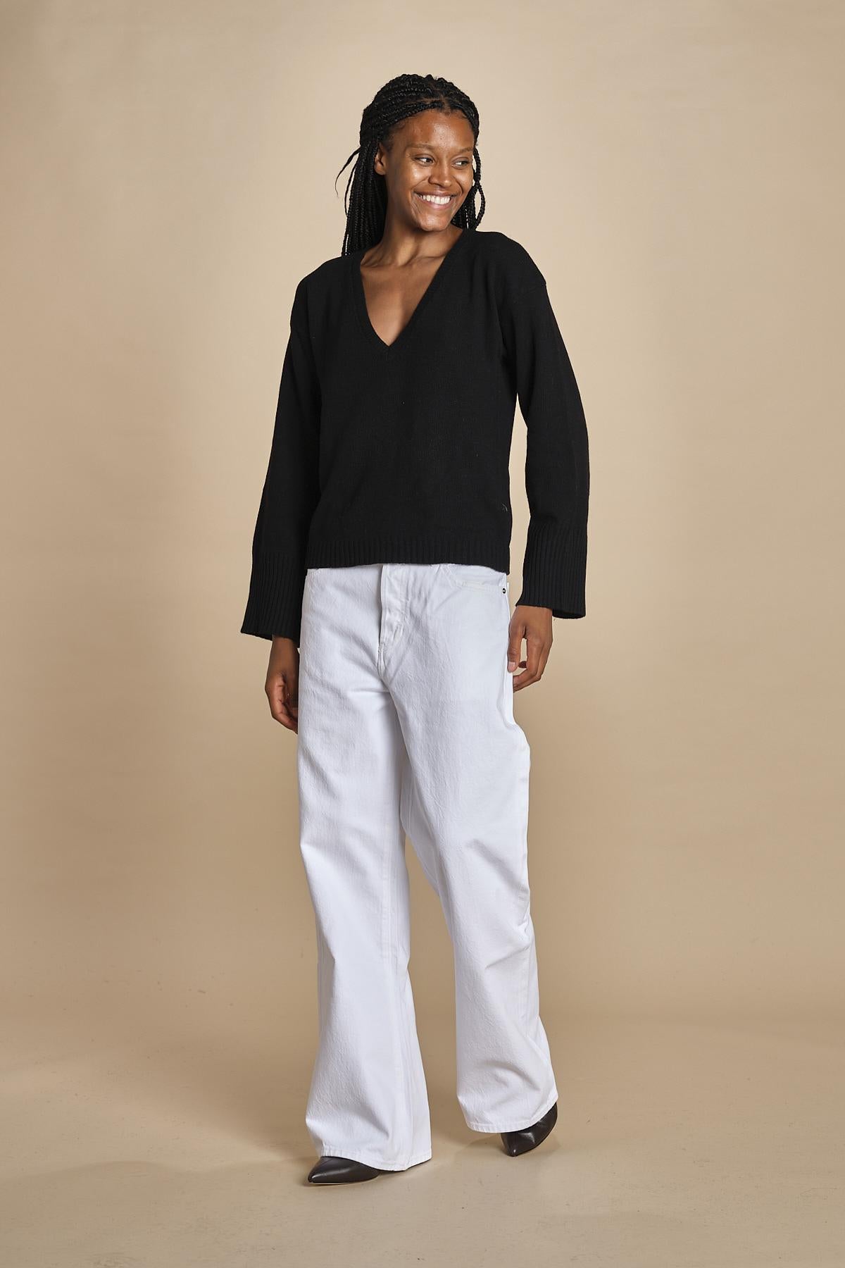 maglia con scollo a v e manica a campana by milaura. D2500894 872 NERO milaura 