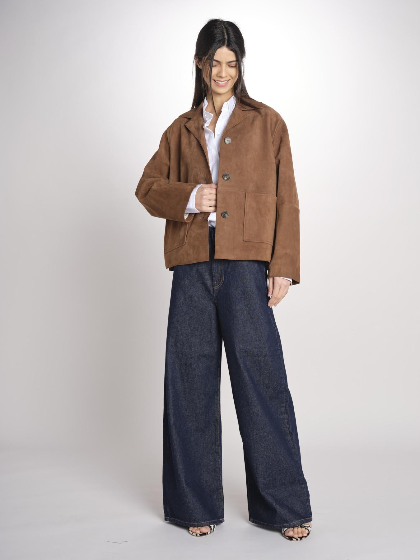 giacca crop  in pelle scamosciata PALCHI 2615441021600 001 weekend maxmara 