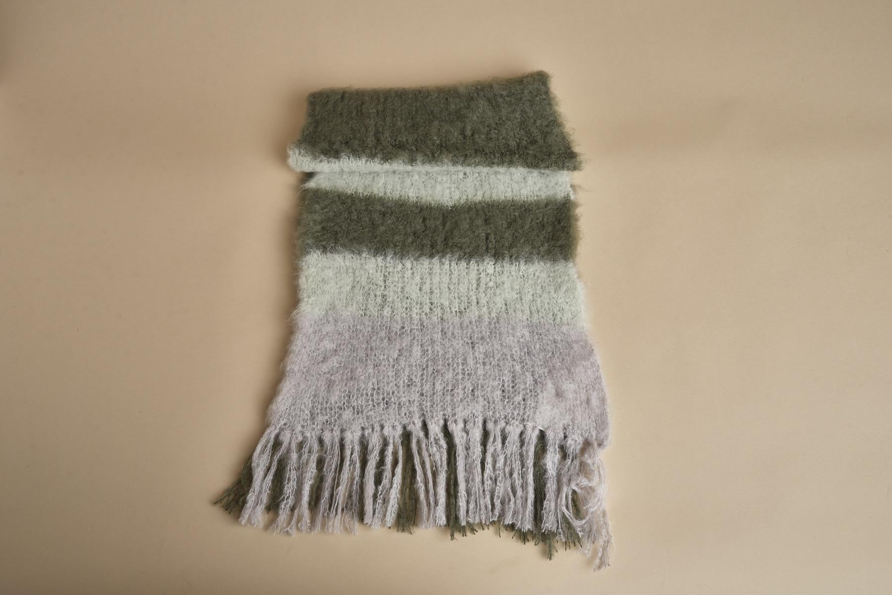 sciarpa in mohair a righe. STR MOSS.SEAF.GREY hinterveld 