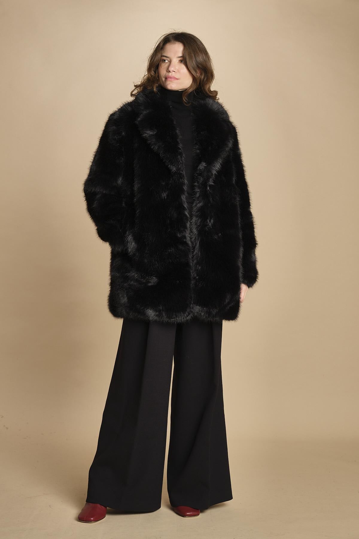 cappotto in ecofur. ANASTASIA NOIR giovanni paris 