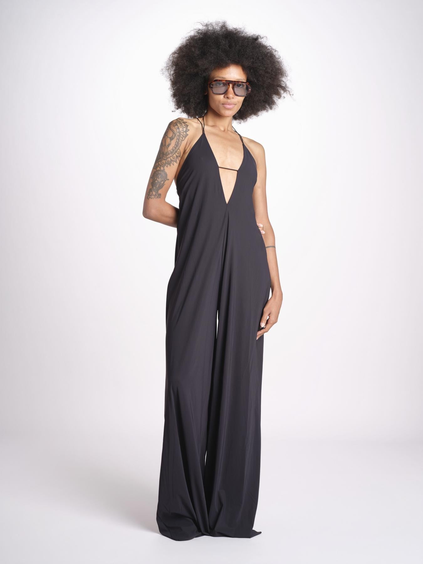 tuta con spalline sottili e incrocio sulla schiena NORA DEEP BLACK amazuìn 