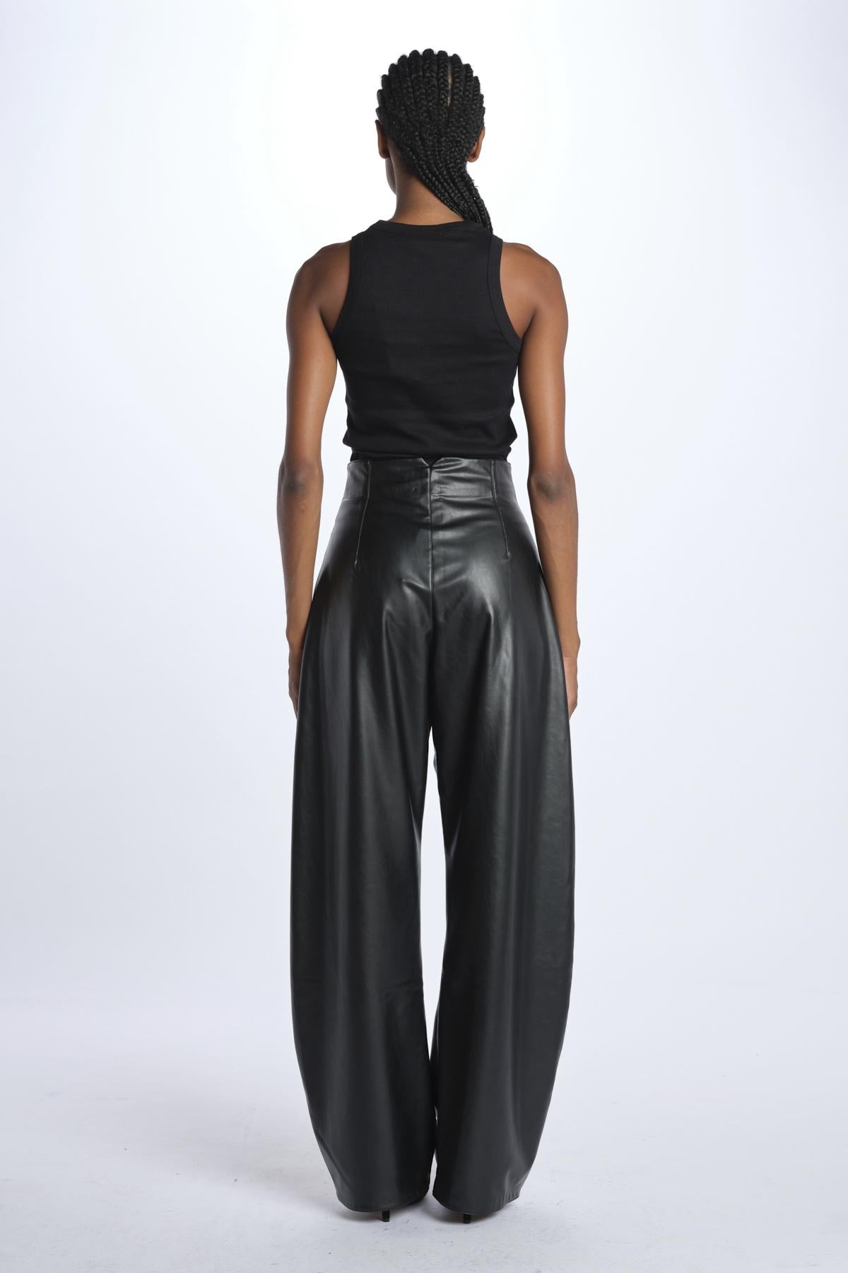  P040 092 BLACK just bee queen 