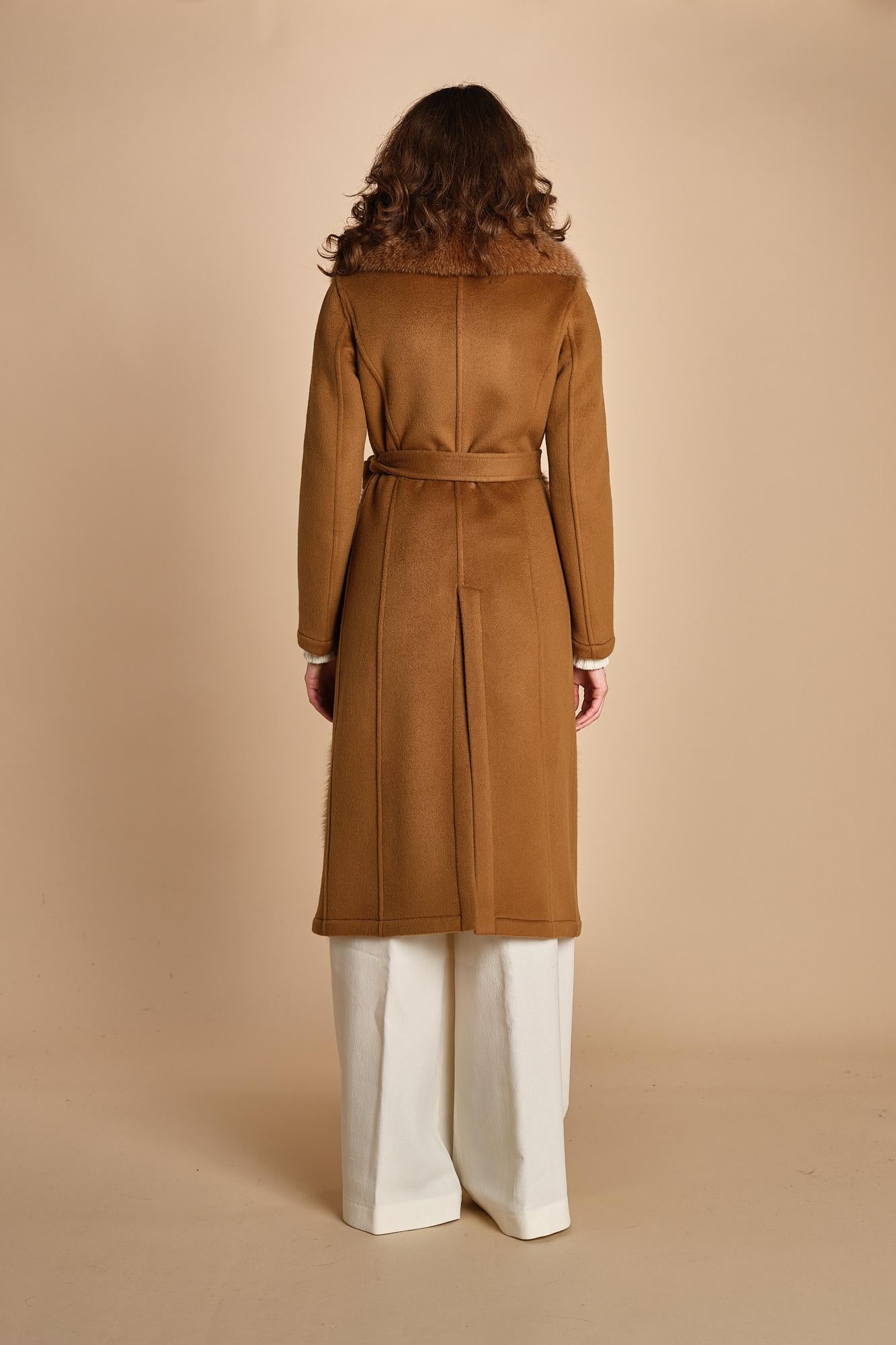 24008 cappotto in panno di lana e volpe con cintura in vita 24008400 TERRA milaura 