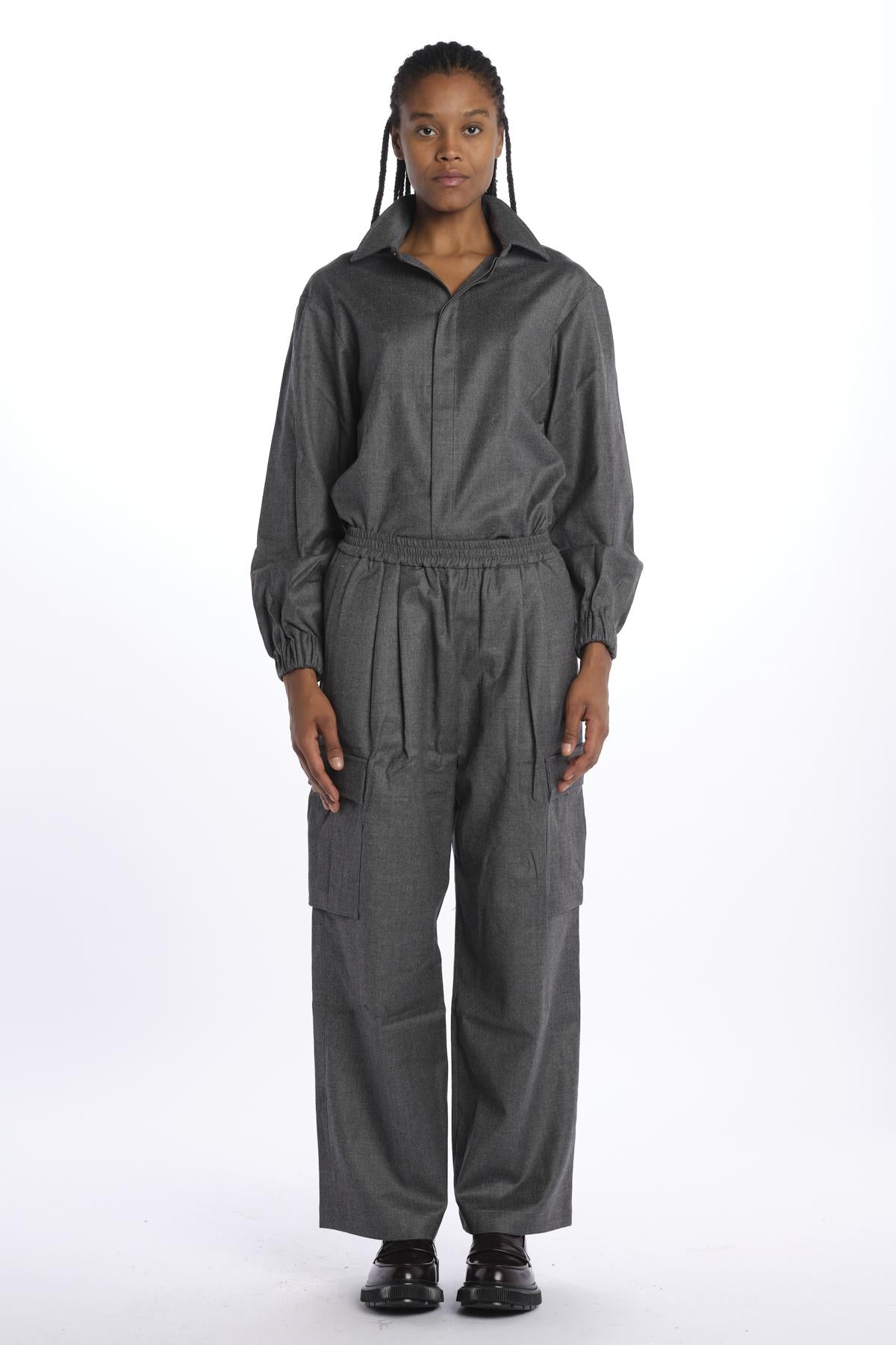  243260230 GRAY30 vis a vis 