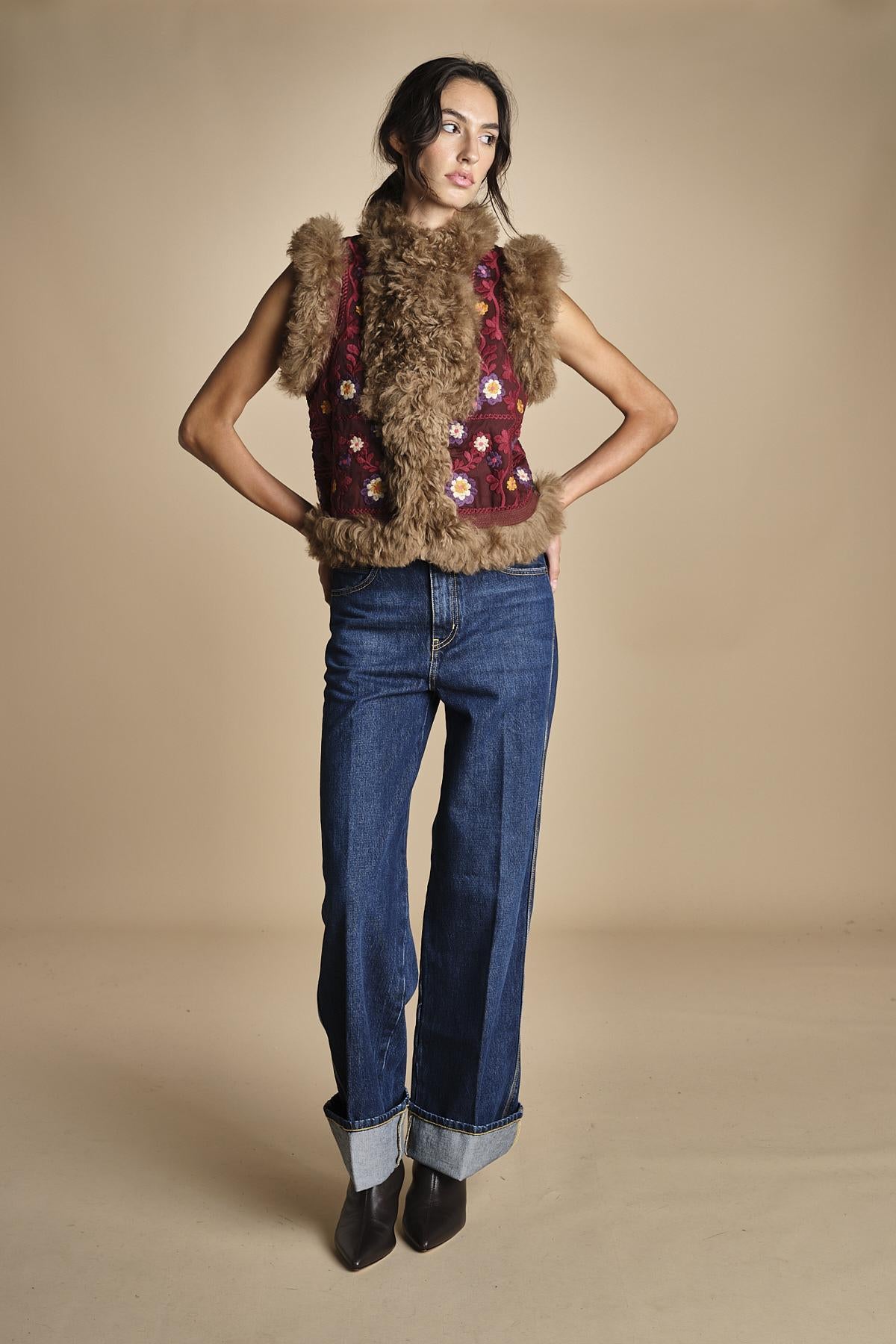 gilet ricamato con mongolia MAGYAR GILET BURGUNDY antik batik 