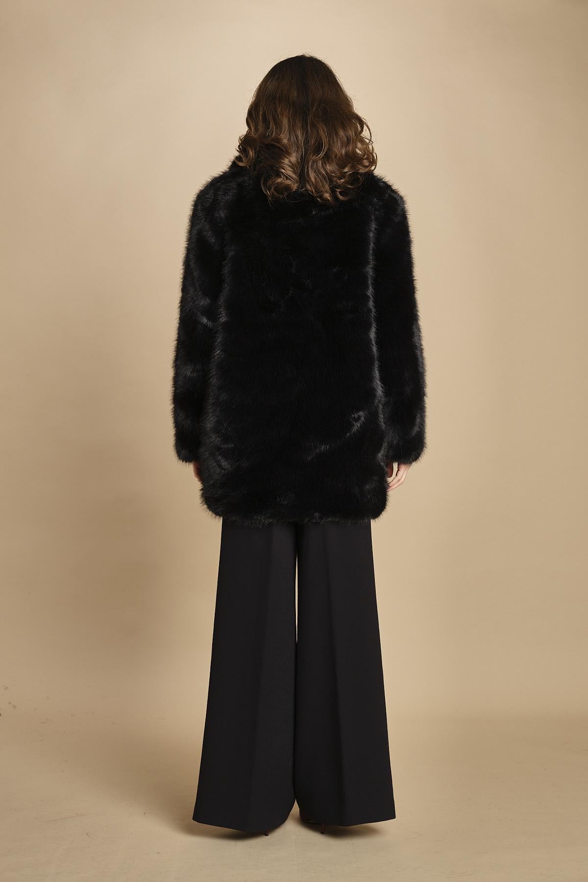 cappotto in ecofur. ANASTASIA NOIR giovanni paris 