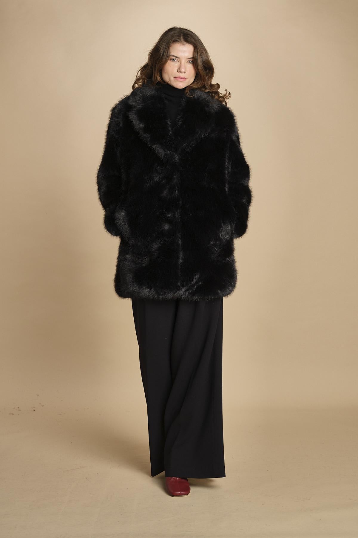 cappotto in ecofur. ANASTASIA NOIR giovanni paris 