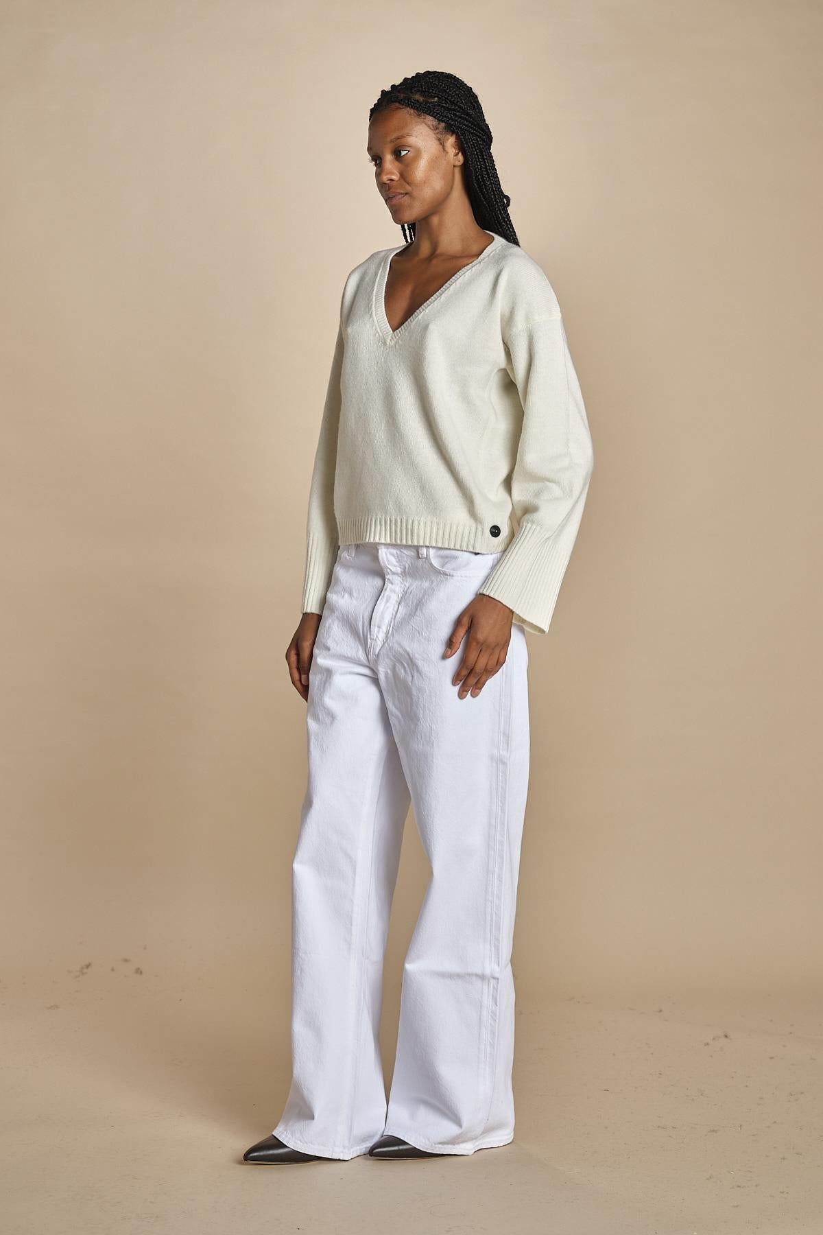 maglia con scollo a v e manica a campana by milaura. D2500894 29001 BIANCO milaura 