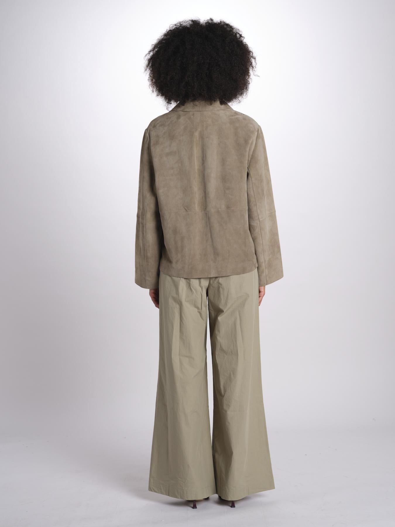 giacca crop in pelle scamosciata PALCHI 2615441021670 002 weekend maxmara 