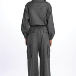  243260230 GRAY30 vis a vis 