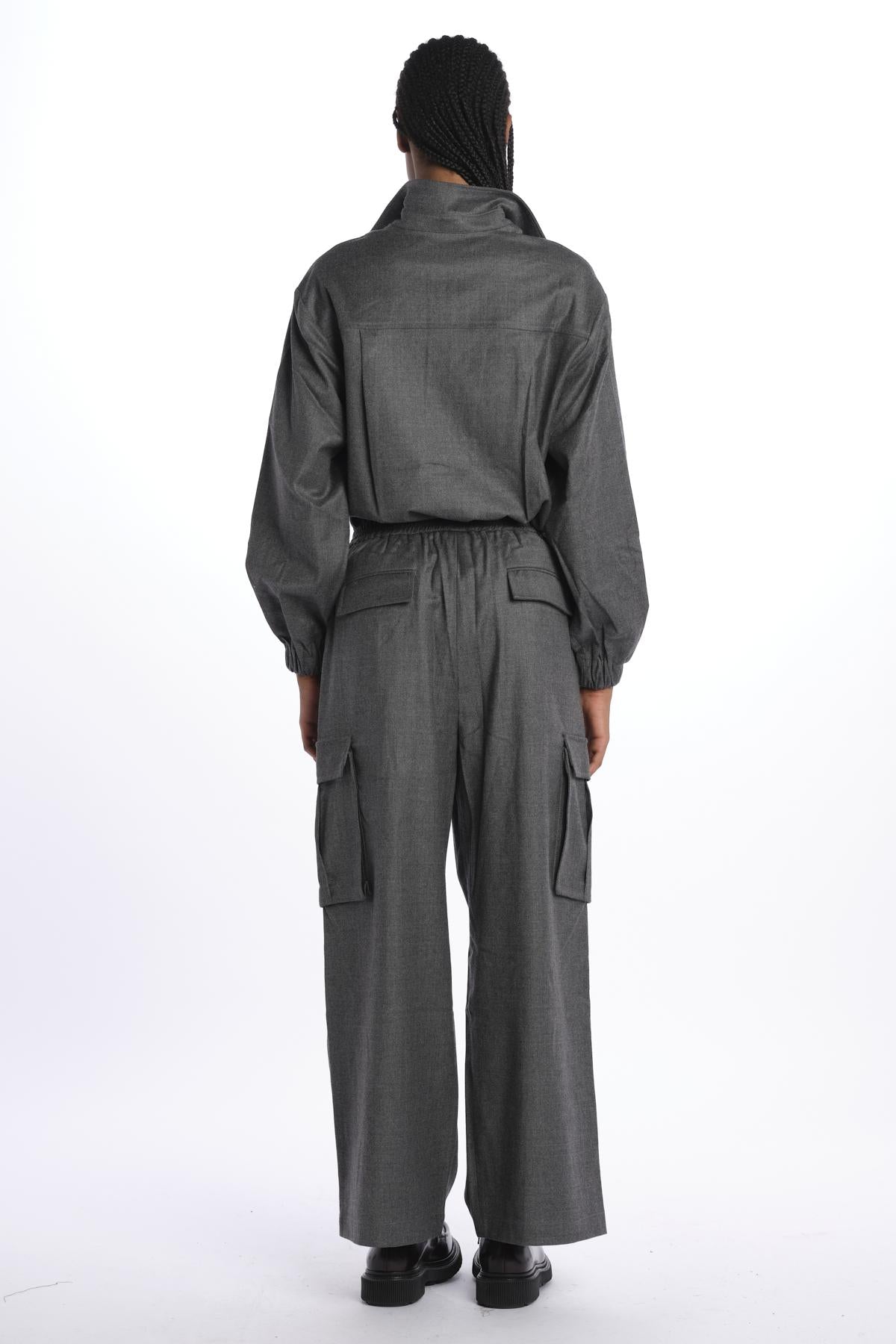  243260230 GRAY30 vis a vis 