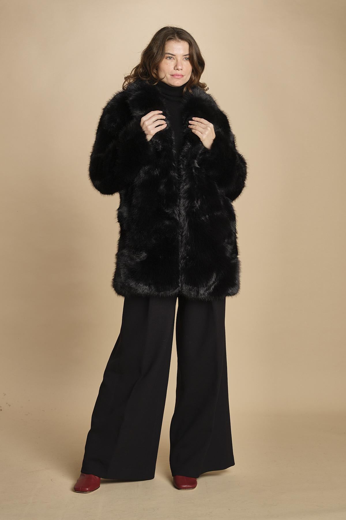cappotto in ecofur. ANASTASIA NOIR giovanni paris 