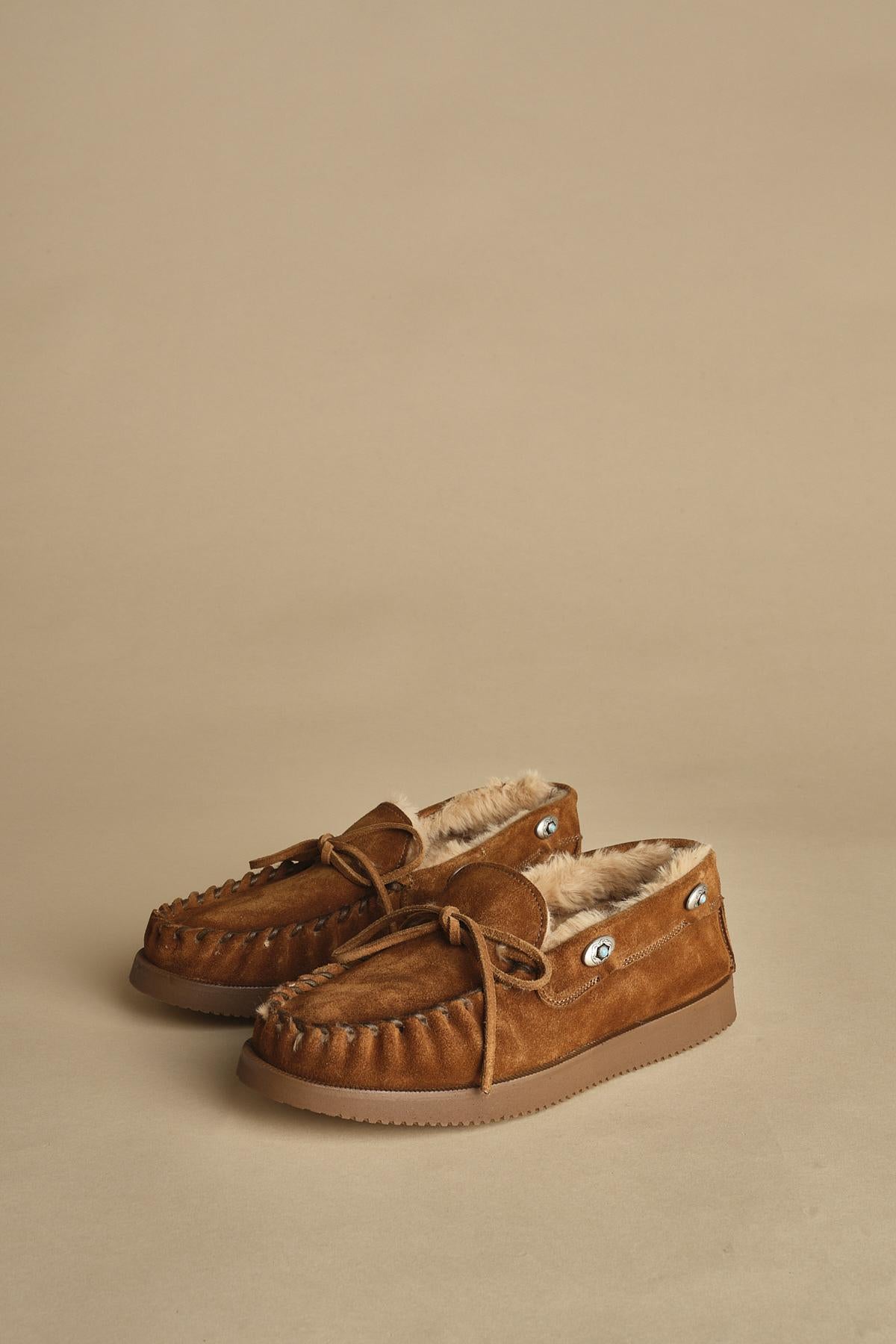 mocassino in suede foderato in lana con borchie. 68642 SARACENO alexander hotto 