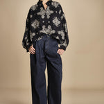 camicia con ricamo punto croce BOULEVARD TOP ONIX BLACK scarlett poppies 
