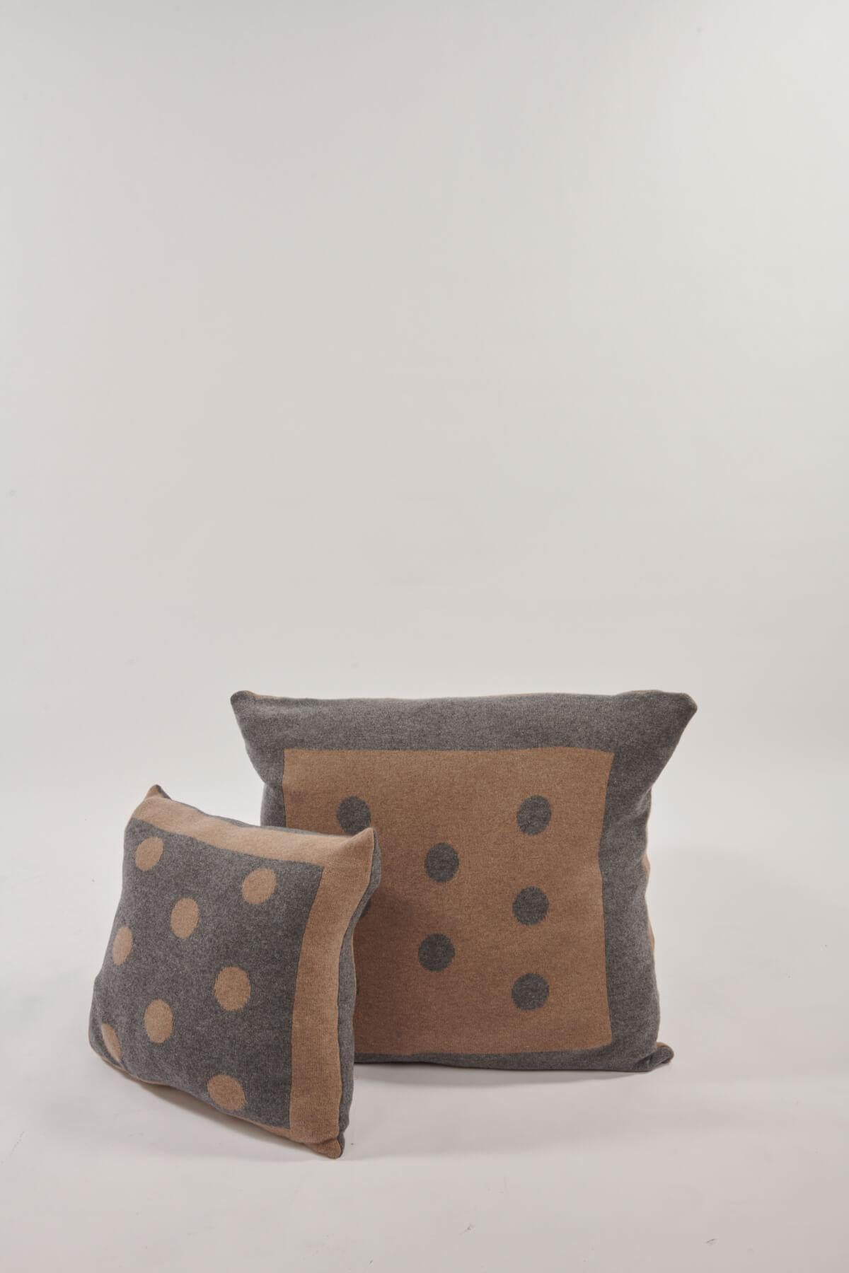 Cuscino Pois 60x60 C2100414A GRIGIOCUMINO milaura 