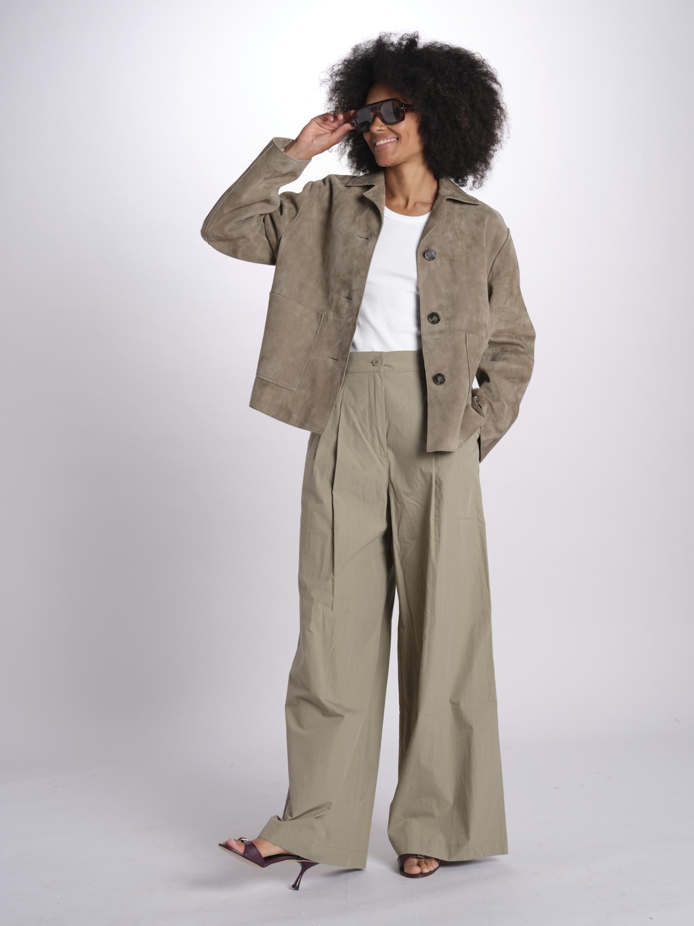 giacca crop in pelle scamosciata PALCHI 2615441021670 002 weekend maxmara 