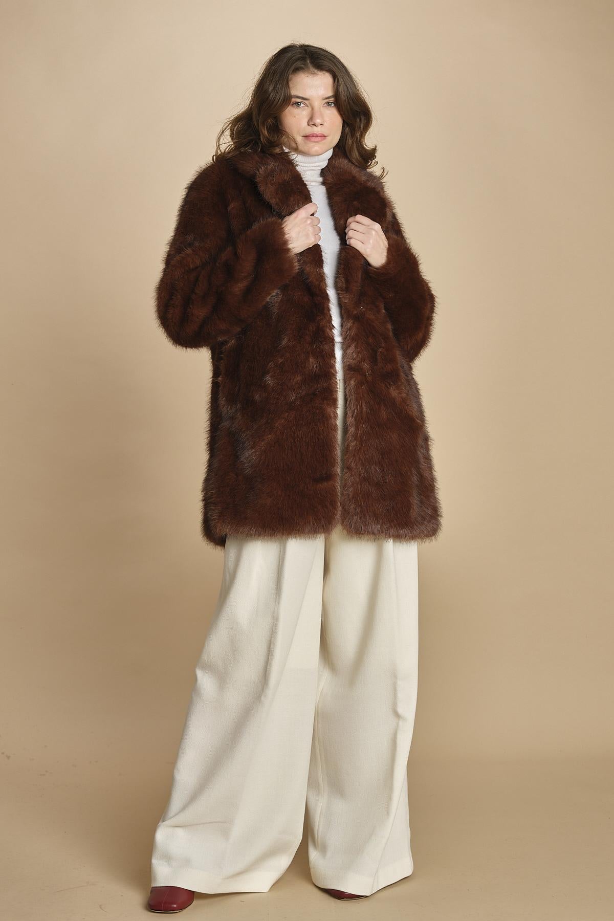 cappotto in ecofur. ANASTASIA MARRON giovanni paris 