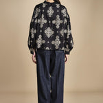 camicia con ricamo punto croce BOULEVARD TOP ONIX BLACK scarlett poppies 
