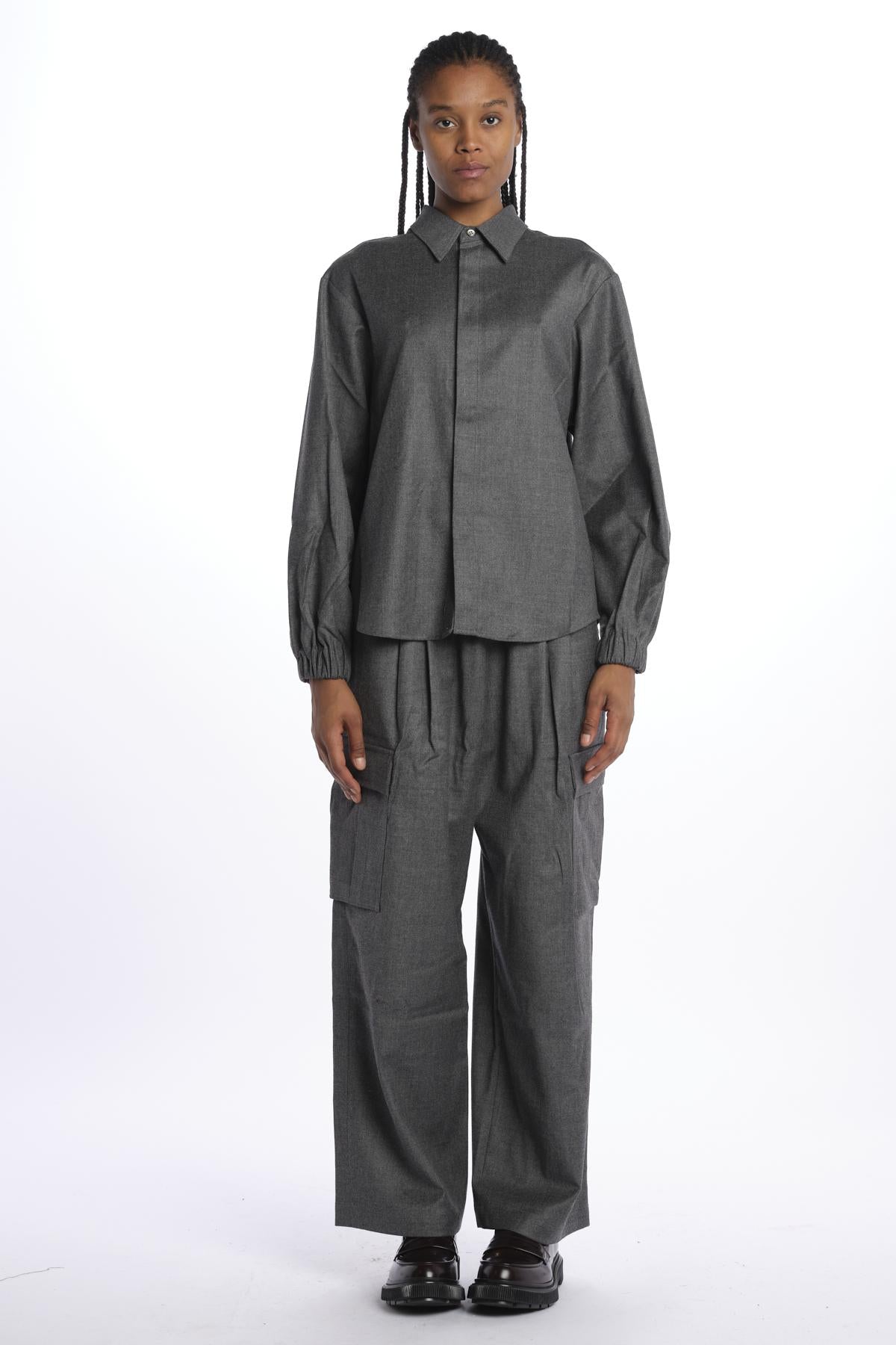  243-2001-30 GRAY30 vis a vis 
