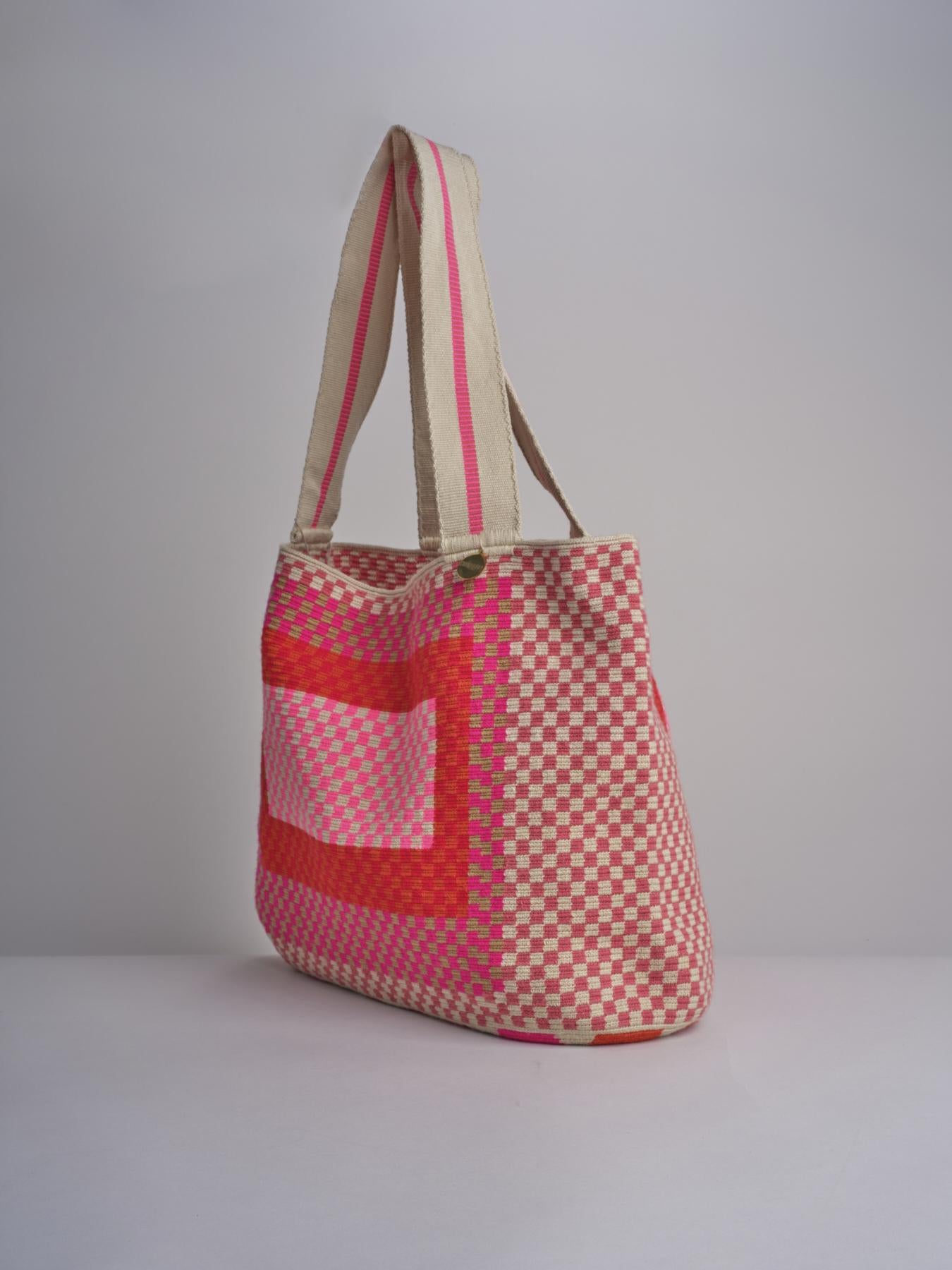  G12W-0015-3084 PINK & RED guanabana 