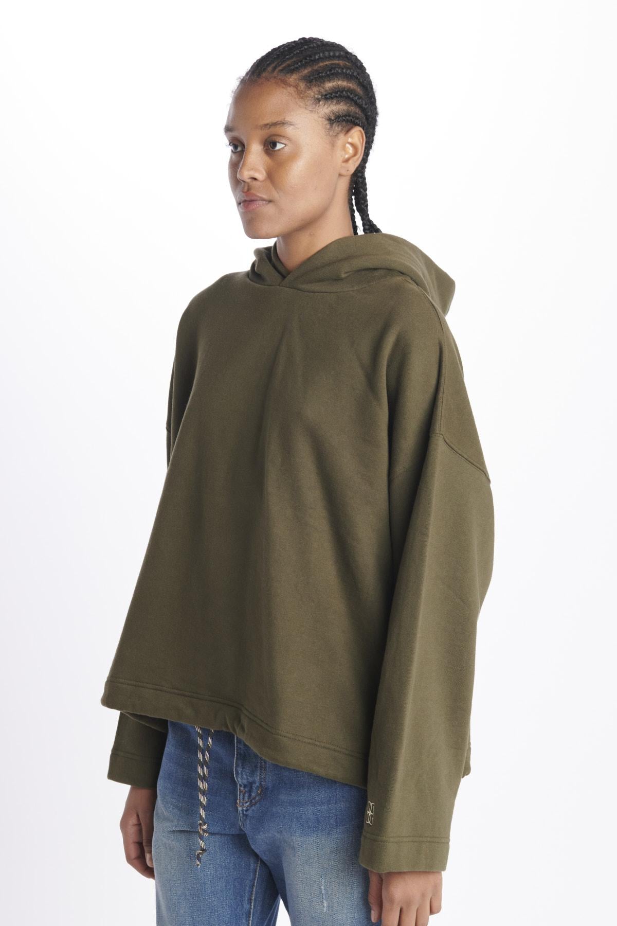  CATET16615730 032 bellerose 