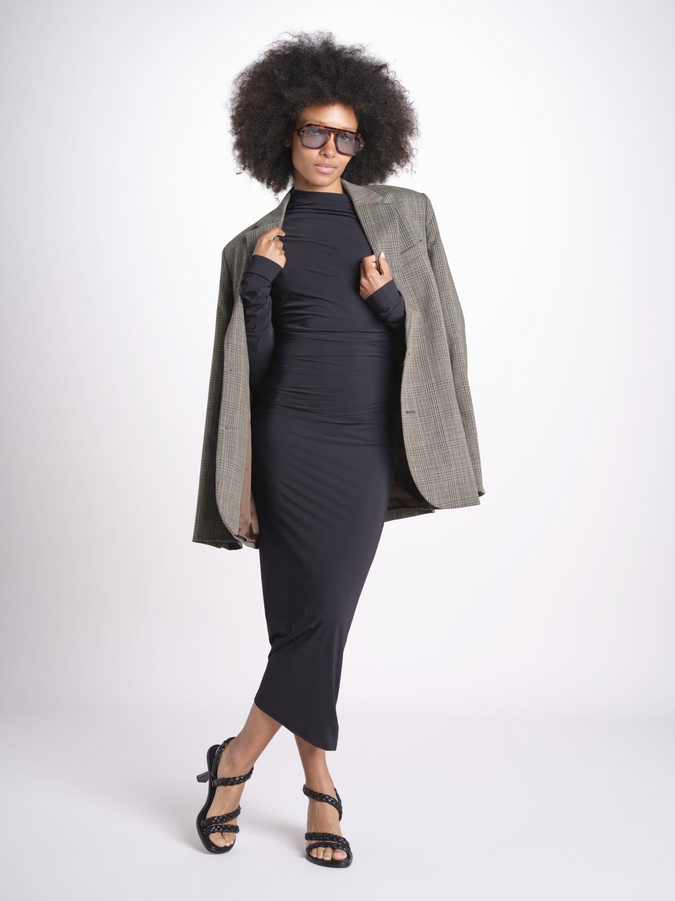 abito midi asimmetrico con manica lunga YARA DEEP BLACK amazuìn 
