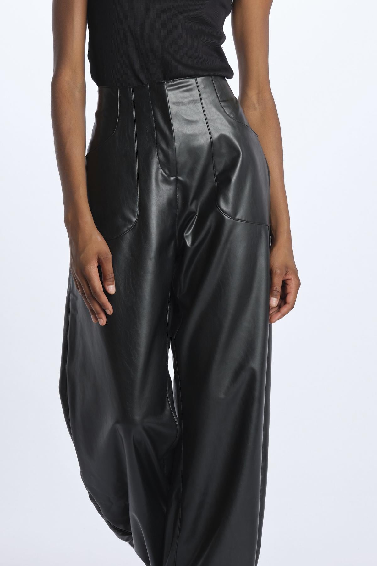  P040 092 BLACK just bee queen 