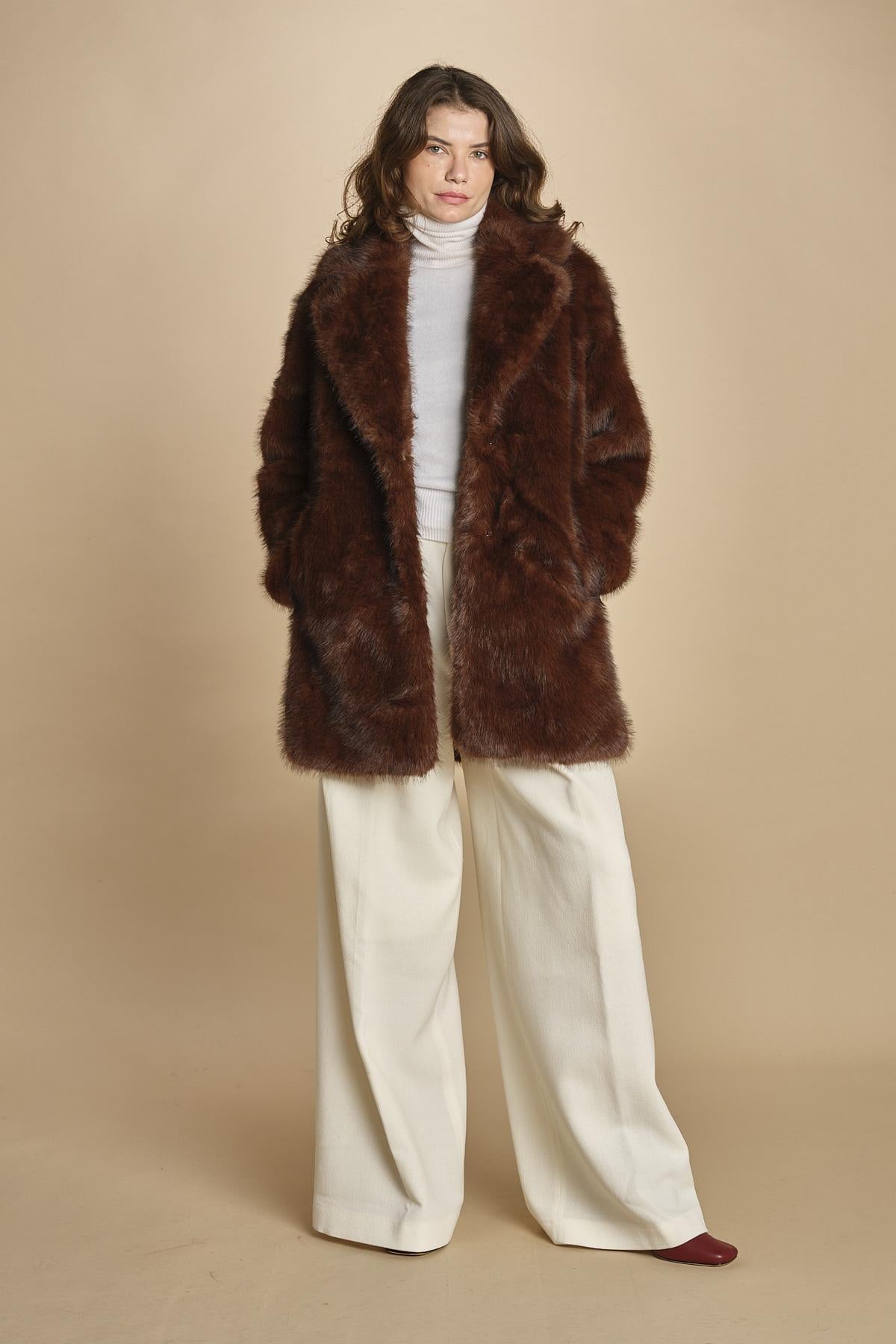 cappotto in ecofur. ANASTASIA MARRON giovanni paris 
