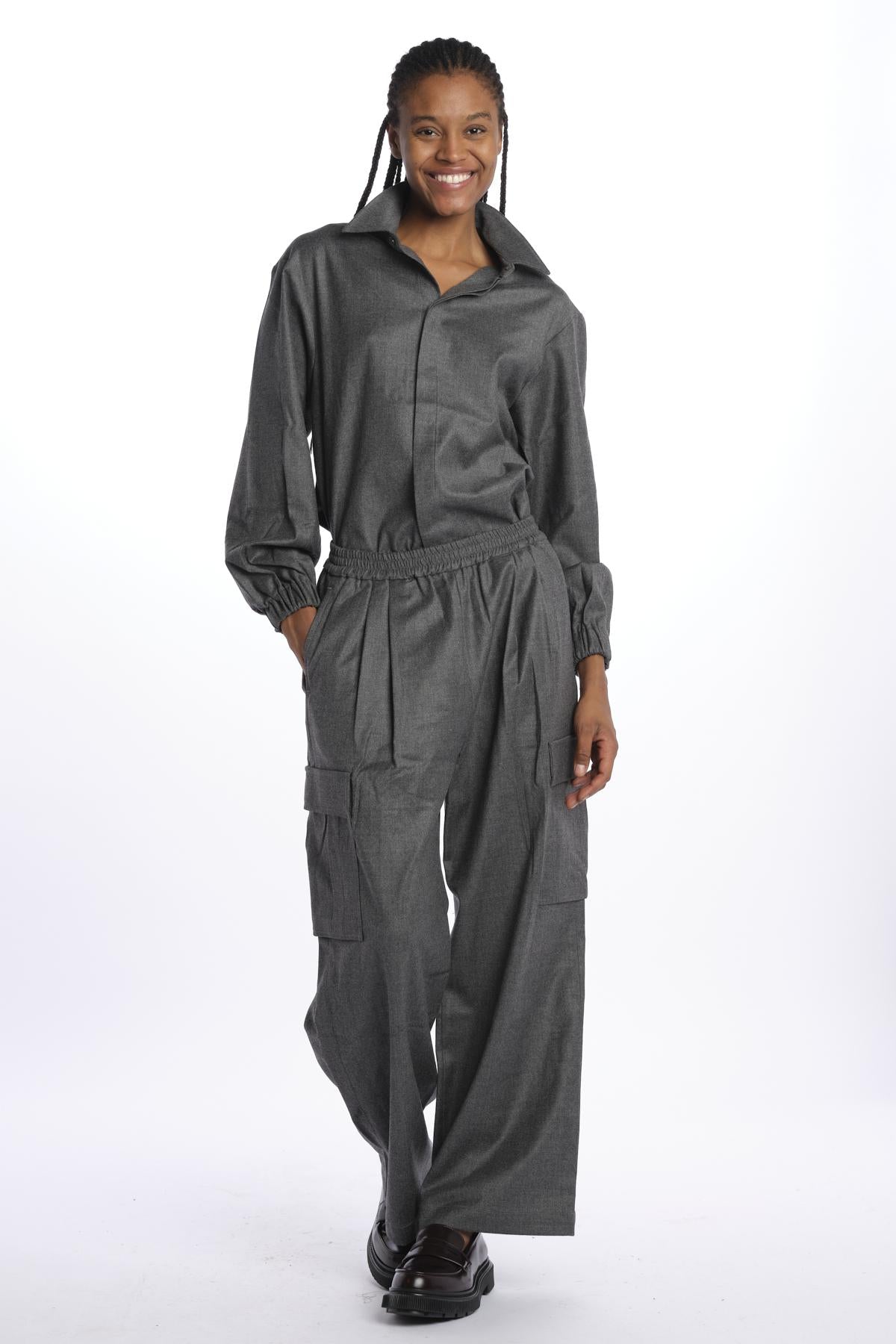  243260230 GRAY30 vis a vis 