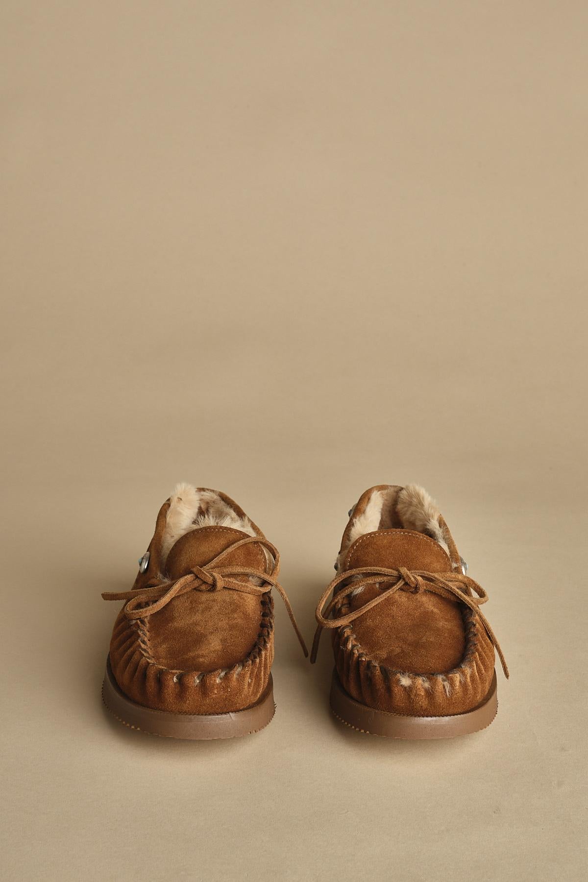 mocassino in suede foderato in lana con borchie. 68642 SARACENO alexander hotto 