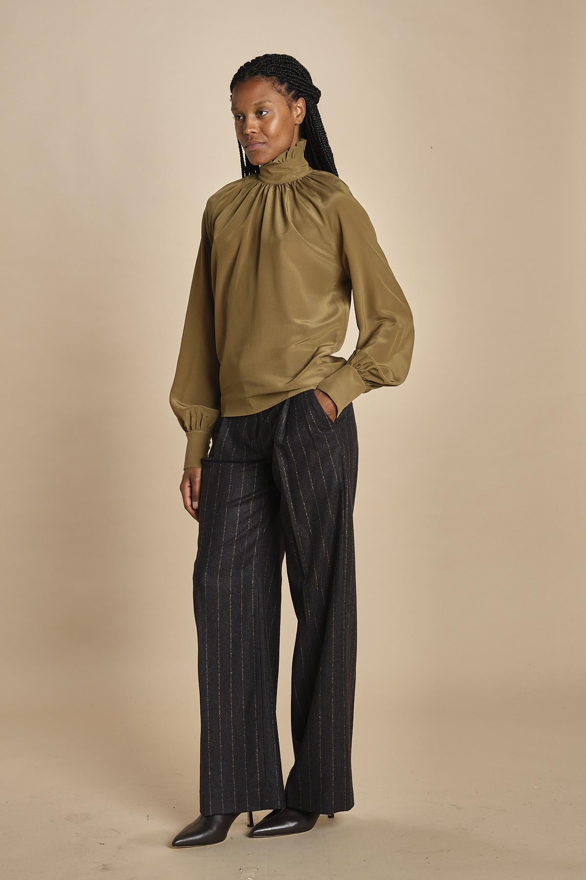 VITTORIA camicia collo alto in seta VITTORIA 22209712 19 quelledue 