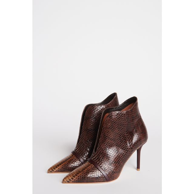 Pointed ankle boot with heel
